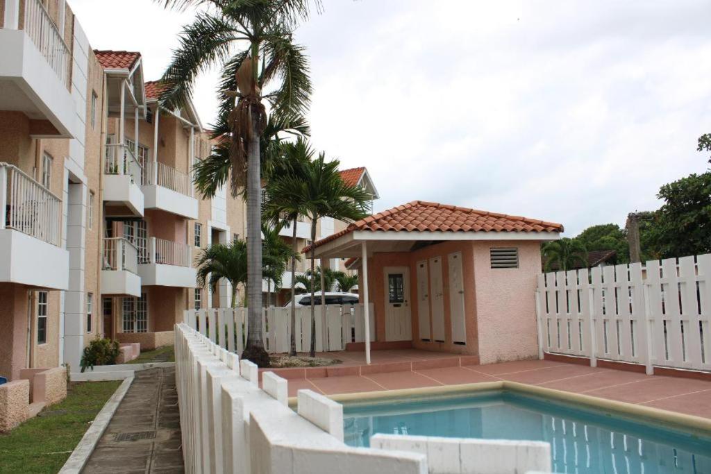 Finest Accommodation Marley Manor Apt # 513 Ground Floor 6 Marley Rd Kgn 6 킹스톤 외부 사진